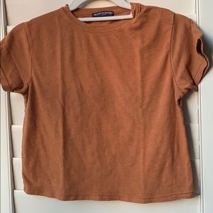 Cropped cute tee. stretchy fabric, really comfy